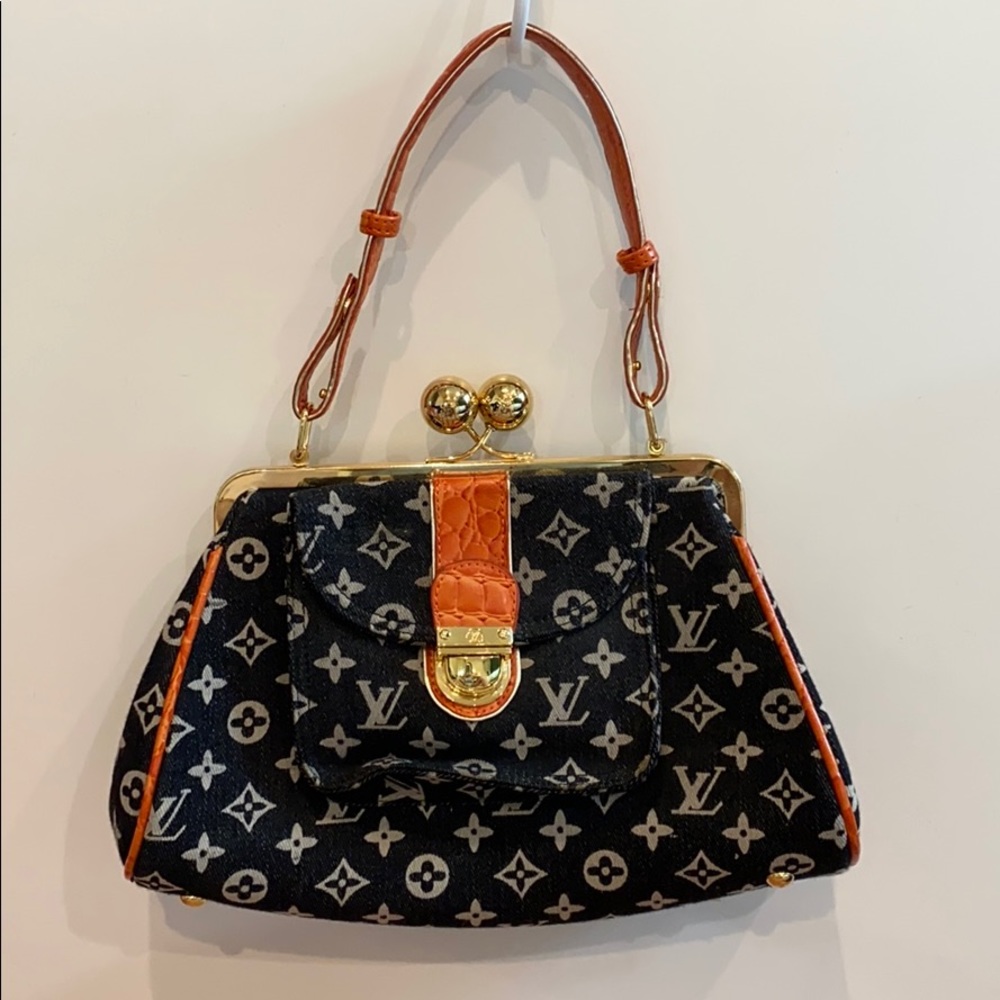 Purse never used